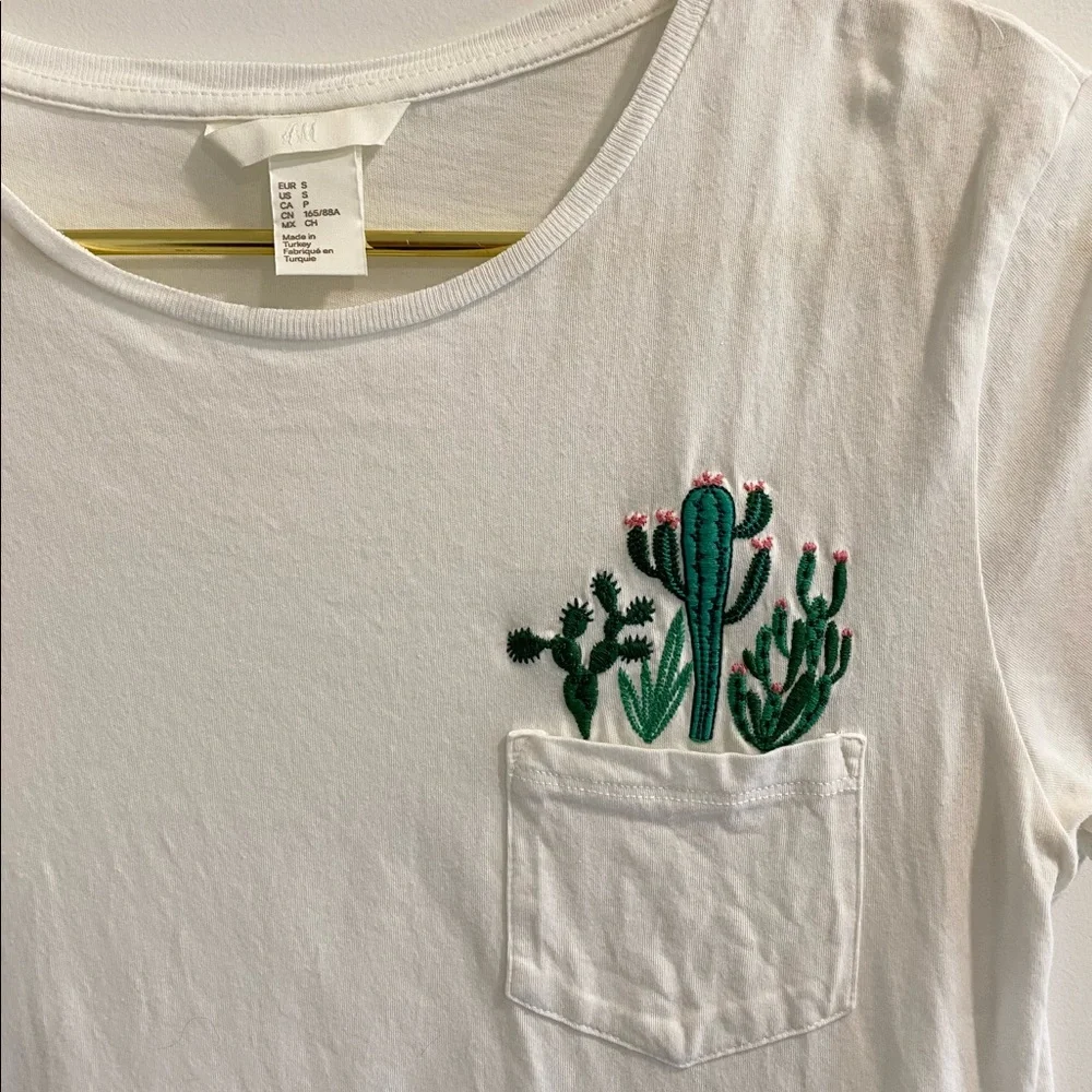 H&M Cactus Pocket Tee 🌵 - Picture 1 of 3